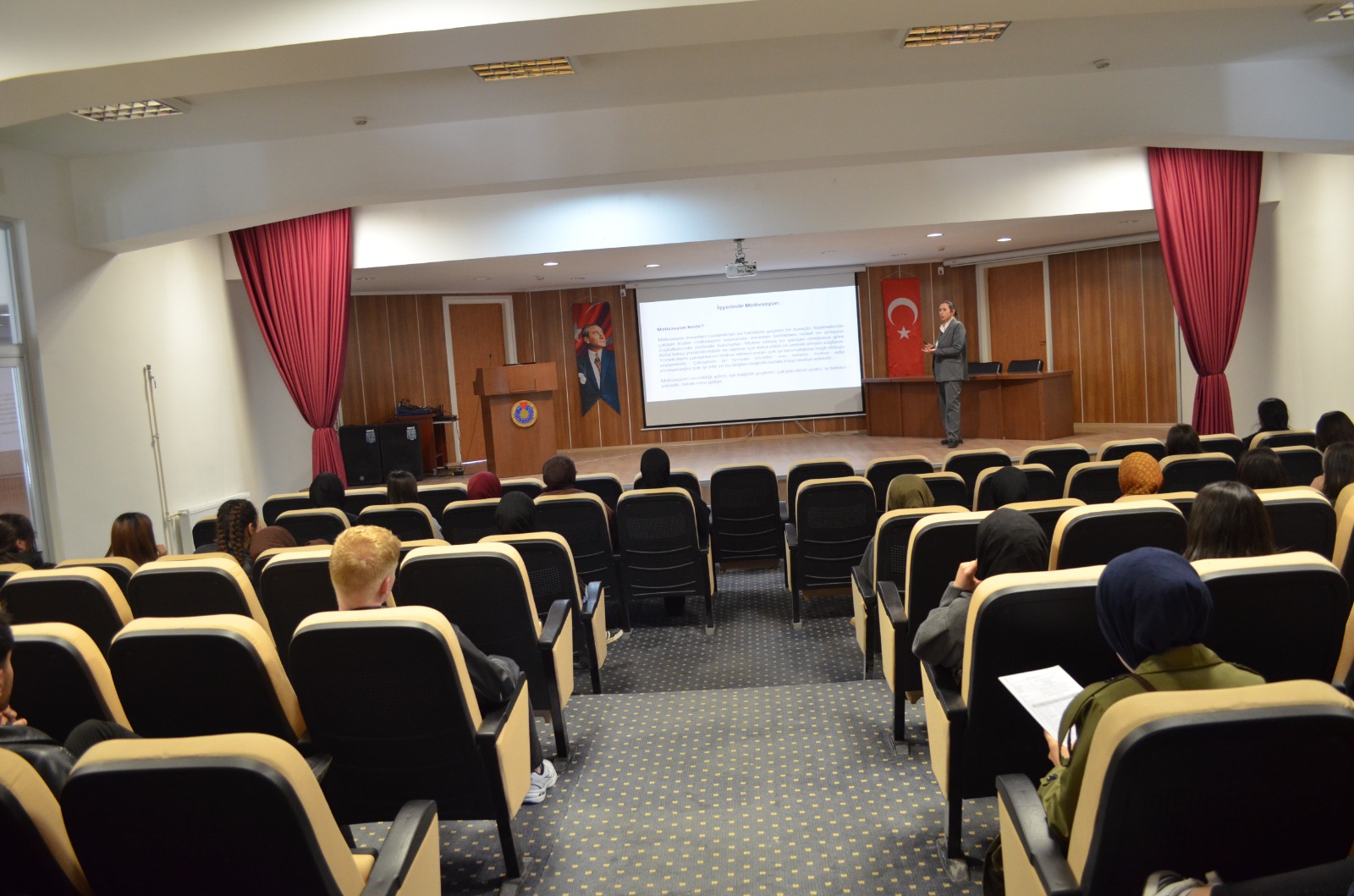 İŞKUR Gençlik Programı’na Katılan Öğrencilerimizin İş Ahlakı, Motivasyon ve Stres Yönetimi Eğitimleri Tamamlandı